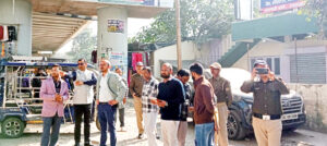 चौराहे का सौंदर्यीकरण हेतु प्रशासनिक टीम ने किया सर्वे  