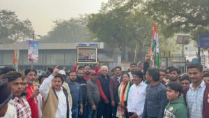 “वोट चोर, गद्दी छोड़” रैली में शामिल होने काशीपुर से गये सैंकड़ों कांग्रेसी