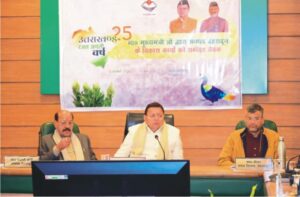 विकास के साथ ही नवाचार पर भी ध्यान दें अधिकारी: सीएम