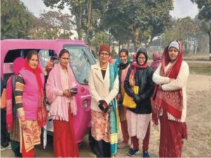 स्वयं सहायता समूह की महिलाओं को दिया पिंक ई-रिक्शा प्रशिक्षण