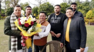 महापौर दीपक बाली ने किसानों के हित में सीएम को सौंपा मांग पत्र