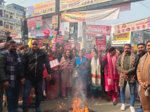 भाजपाइयोें ने फूंका कांग्रेस पार्टी का पुतला