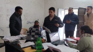 अनियमितताएं मिलने पर एक सीएससी सील किया, दूसरे को नोटिस दिया