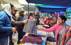 सूर्या रोशनी में स्वयं सहायता समूहों ने लगाये स्टॉल