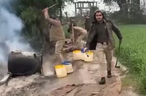 आबकारी टीम ने तोड़ी दो शराब भट्टिया, हजारों किलोग्राम लहन नष्ट किया