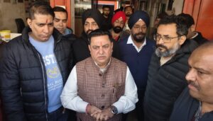 आरओबी पर हाईट बैरियर लगाने का व्यापारियों ने किया विरोध