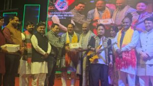 कार्निवाल सरस आजीविका मेला में पहुंचे बॉलीवुड स्टार गायक पवनदीप राजन