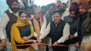 ओरा डिजाइनर बुटीक का प्रदेश के कृषि मंत्री गणेश जोशी दर्जा कैबिनेट मंत्रीविनय रोहिला, महापौर दीपक, जिला अध्यक्ष मनोज पाल एवं पीसीयू अध्यक्ष राम मल्होत्रा ने संयुक्त रूप से किया उद्घाटन