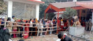 महाशिवरात्रि पर मंदिरों पर उमड़ी भारी भीड़