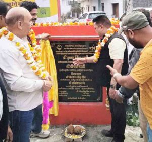 महापौर ने दो करोड़ 20 लाख 77 हजार की लागत से बनने वाली 10 सड़कों का किया शिलान्यास