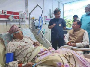 मुख्यमंत्री ने जाना कैबिनेट मंत्री सतपाल महाराज का हाल