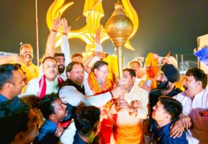 त्रिशूल चौक पर सीएम धामी के स्वागत को उमड़े कार्यकर्ता