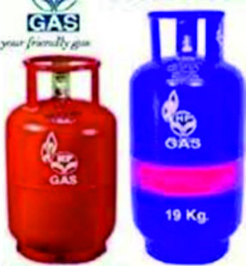 घरेलू गैस सिलेंडर के दाम 60 और काॅमर्शियल के 115 रुपये बढ़े