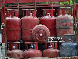 घरेलू और कमर्शियल एलपीजी सिलेंडर की कीमतों में भारी बढ़ोत्तरी