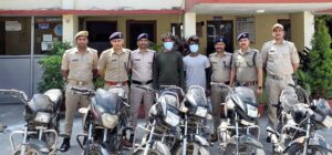 दो वाहन चोर गिरफ्तार, चोरी की छह बाइकें बरामद