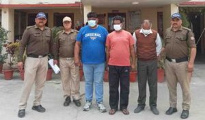 पुलिस ने तीन वारंटी गिरफ्तार किये