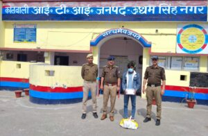 पड़ोसी के यहां में चोरी करने का आरोपी गिरफ्तार, माल बरामद