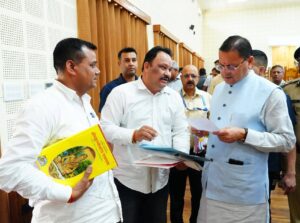 मुख्यमंत्री  ने प्रदेशभर से आए नागरिकों की समस्याएं सुनीं