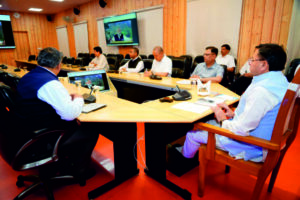 सीएम ने चार धाम जाने वाली बसों को हरी झंडी दिखाकर किया रवाना