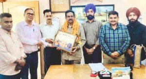 प्रधानाचार्य को किया सम्मानित