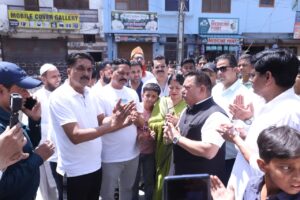 अल्लीखां चौक पर तिरंगा लगाने हेतु मेयर ने किया निरीक्षण