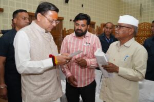 मुख्यमंत्री ने लोगों की समस्याओं को सुना