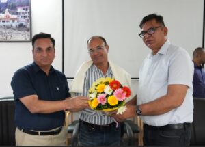 सूचना विभाग सहायक निदेशक ललिता प्रसाद भट्ट को दी भावभीनी विदाई