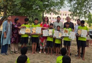 Dbali कंपनी डायरेक्टर उर्वशी दत्त बाली द्वारा  बच्चों को उनके उत्कृष्ट प्रदर्शन और नई skills सीखने के लिए सर्टिफिकेट और मेडल देकर सम्मानित किया