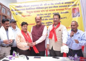 55 बार रक्तदान करने पर डॉ. अनिल वर्मा को मिला “नीलम अग्रवाल मेमोरियल रक्तवीर सम्मान”
