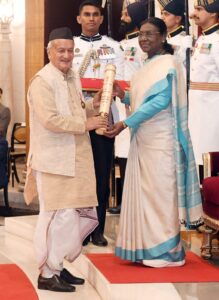 उत्तराखंड के पूर्व मुख्यमंत्री भगत सिंह कोश्यारी हुए पद्मभूषण से सम्मानित
