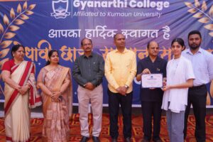 ज्ञानार्थी काॅलेज में मेधावी छात्र रत्न सम्मान समारोह आयोजित