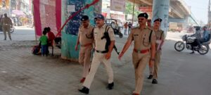 तेल बचाने की मुहिम में पैदल आॅफिस पहुंचे एसपी      