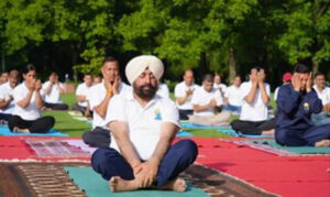 राज्यपाल, सांसद और न्यायाधीशों ने योग कर दिया निरोगी जीवन का संदेश