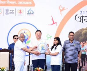 सीएम धामी ने किया 12 वें अंतरराष्ट्रीय योग दिवस के उपलक्ष्य में आयोजित रन फॉर योगा कार्यक्रम में प्रतिभाग