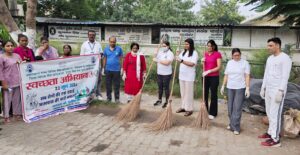  जिला विधिक सेवा प्राधिकरण ऊधम सिंह नगर अंतर्राष्ट्रीय योग दिवस पर बाजपुर में स्वच्छता अभियान