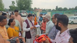 सीएम ने लोहियाहेड हेलीपैड व कैंप कार्यालय में जनसमस्याएं सुनी