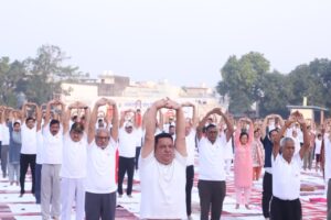  विशाल योग शिविर में महापौर ने मुख्य अतिथि के रूप में सहभागिता निभाई