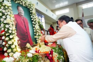 मुख्यमंत्री ने पूर्व सीएम भुवन चंद्र खण्डूड़ी को श्रद्धासुमन अर्पित किए