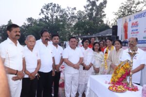 स्पोर्ट्स स्टेडियम में विभिन्न संस्थाओं के सहयोग से हुआ विशाल योग महोत्सव का आयोजन