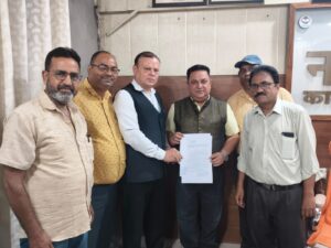 धर्मशाला व कुएं के जीर्णो(ार हेतु महापौर को दिया ज्ञापन