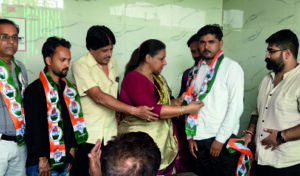 अलका पाल ने दर्जनों युवाओं को दिलाई कांग्रेस की सदस्यता