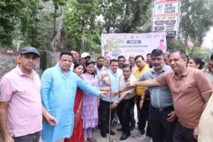 हरेला पर्व पर महापौर ने किया पौधारोपण