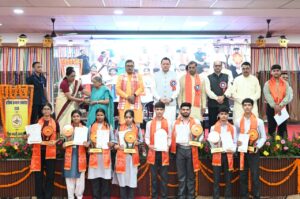 प्रतिभा सम्मान समारोह में मेधावी विद्यार्थियों का सम्मान कियाः मुख्यमंत्री