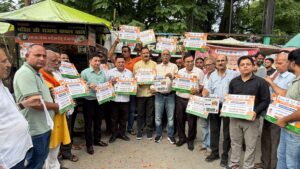 मेयर व नगर आयुक्त ने प्रधानमंत्री स्वनिधि योजना के तहत वेंडरों के स्टाॅल पर लगाए स्वनिधि बोर्ड