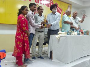 हाईसकूल व इण्टरमीडिएट की वरीयता सूची में स्थान पाने वाले विद्यार्थी समानित