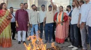 भाजपा सरकार पर सरकारी मशीनरी के दुरूपयोग का आयोजन, कांग्रेेसियों ने फूंका पुतला