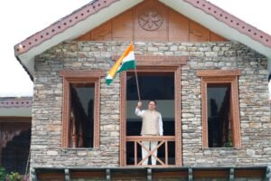 मुख्यमंत्री ने अपने आवास पर तिरंगा लगाकर दिया ‘हर घर तिरंगा’ का संदेश
