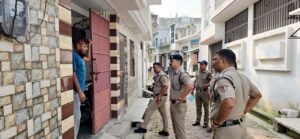 बिना सत्यापन किरायेदार रखने वाले दर्जनभर मकान मालिकों का चालान
