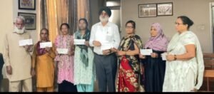 विधायक चीमा ने किया मुख्यमन्त्री विवेकाधीन कोष से प्राप्त चैकों का वितरण