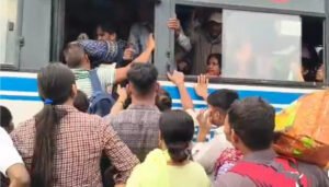 रक्षाबंधन पर्व पर बसों व ट्रेनों में रही भारी भीड़